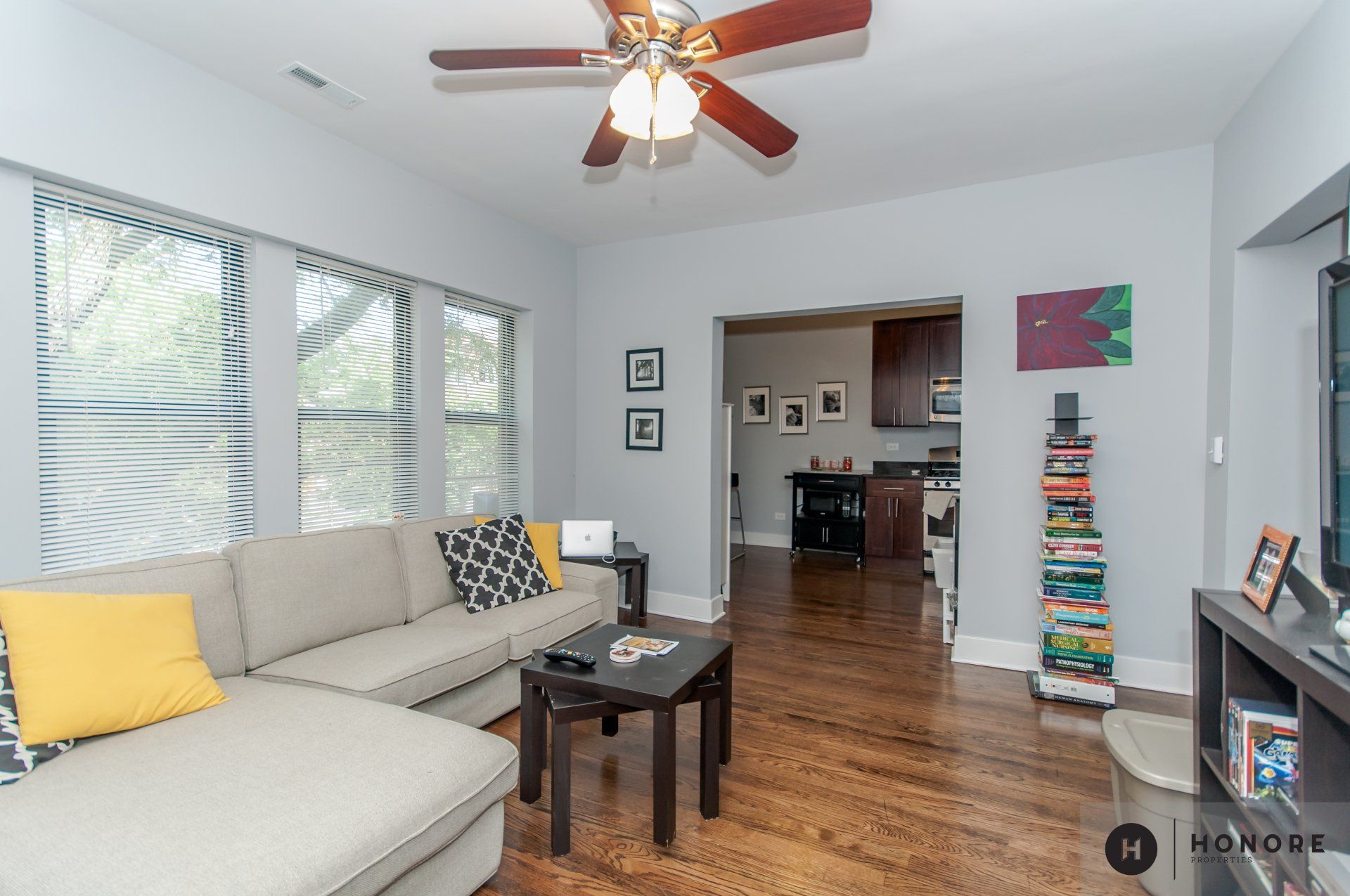 5553-59 N Magnolia room with ceiling fan