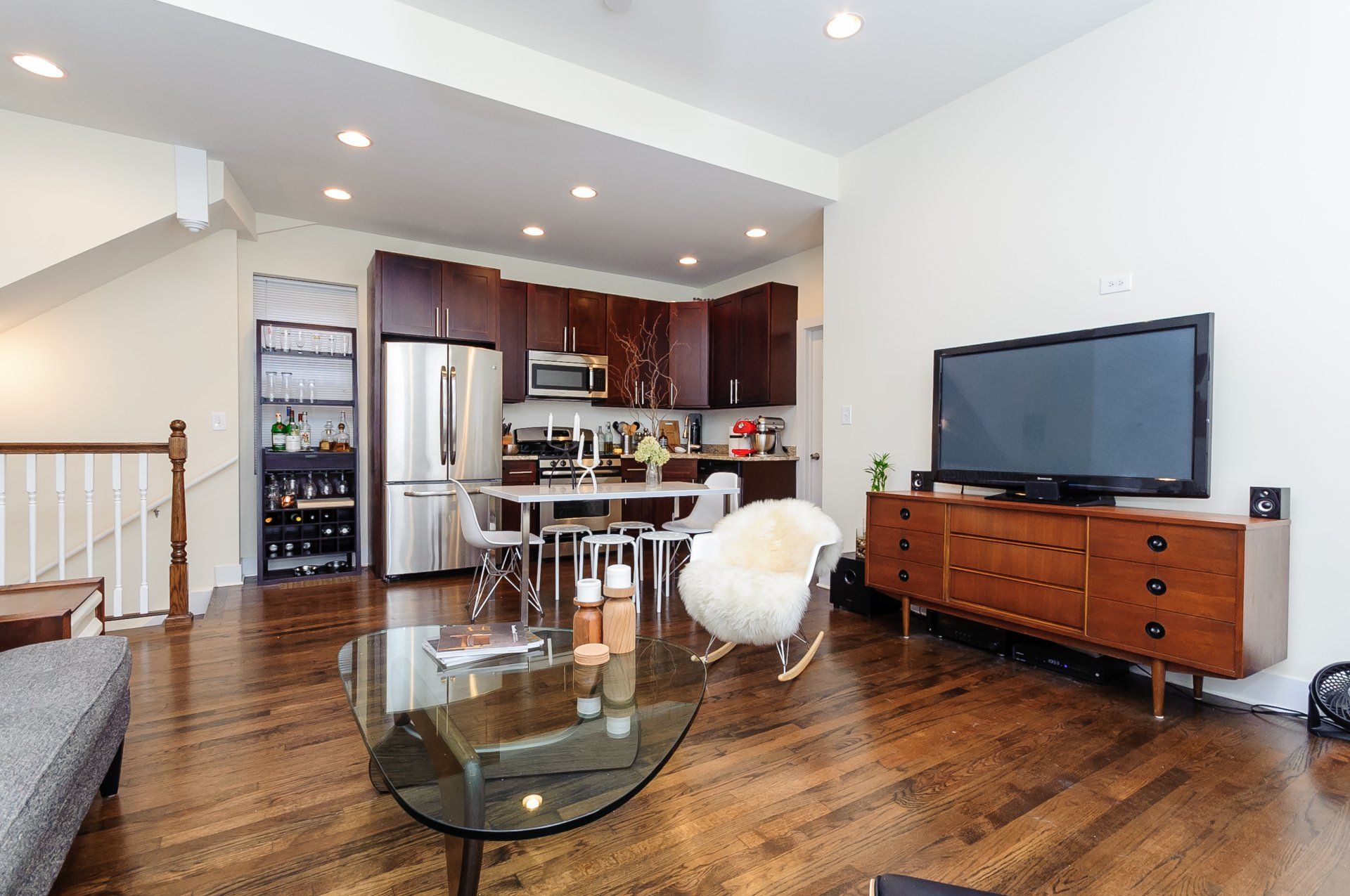 1834 W Wabansia Avenue Living Room area