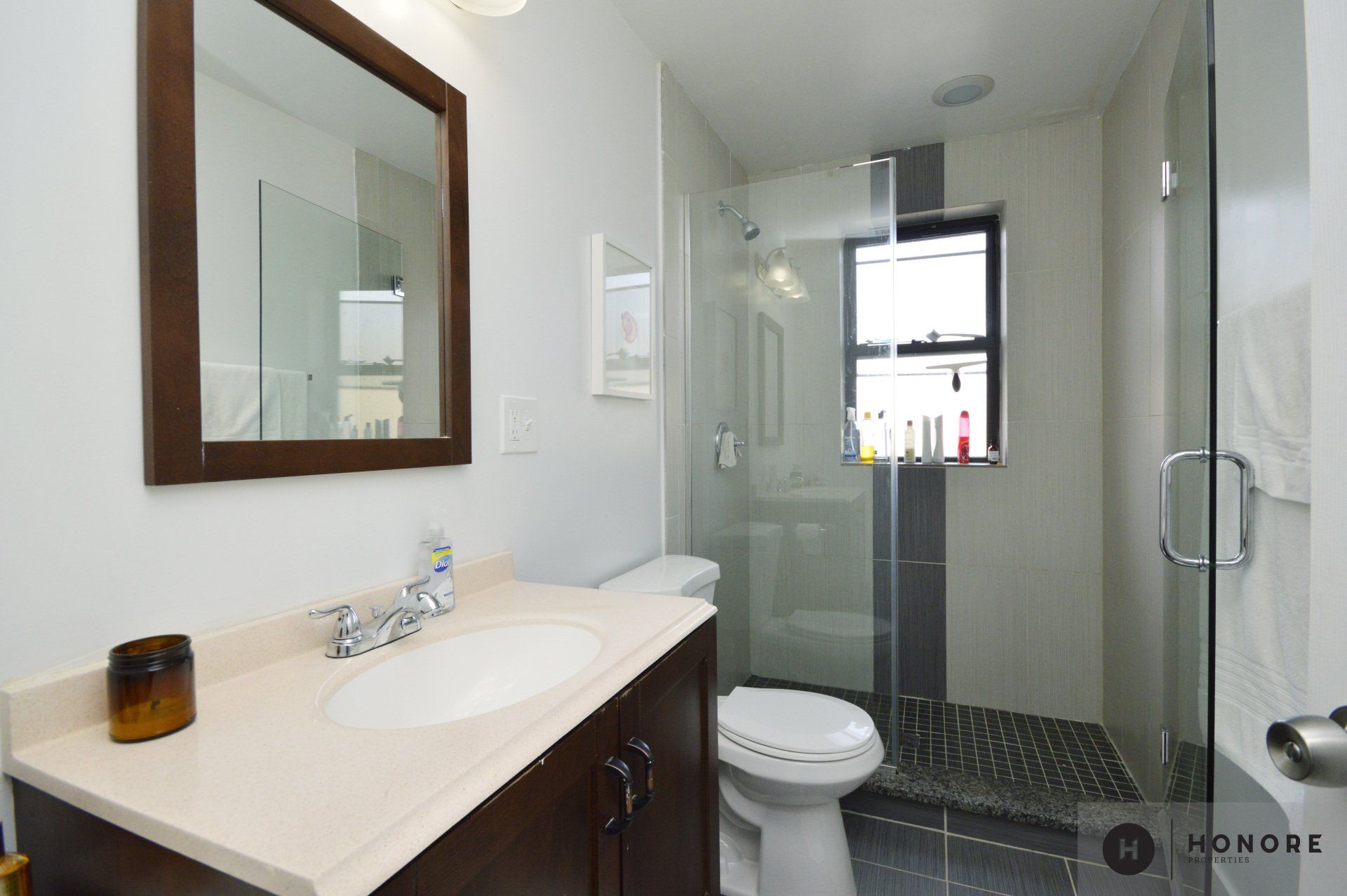 5553-59 N Magnolia bathroom