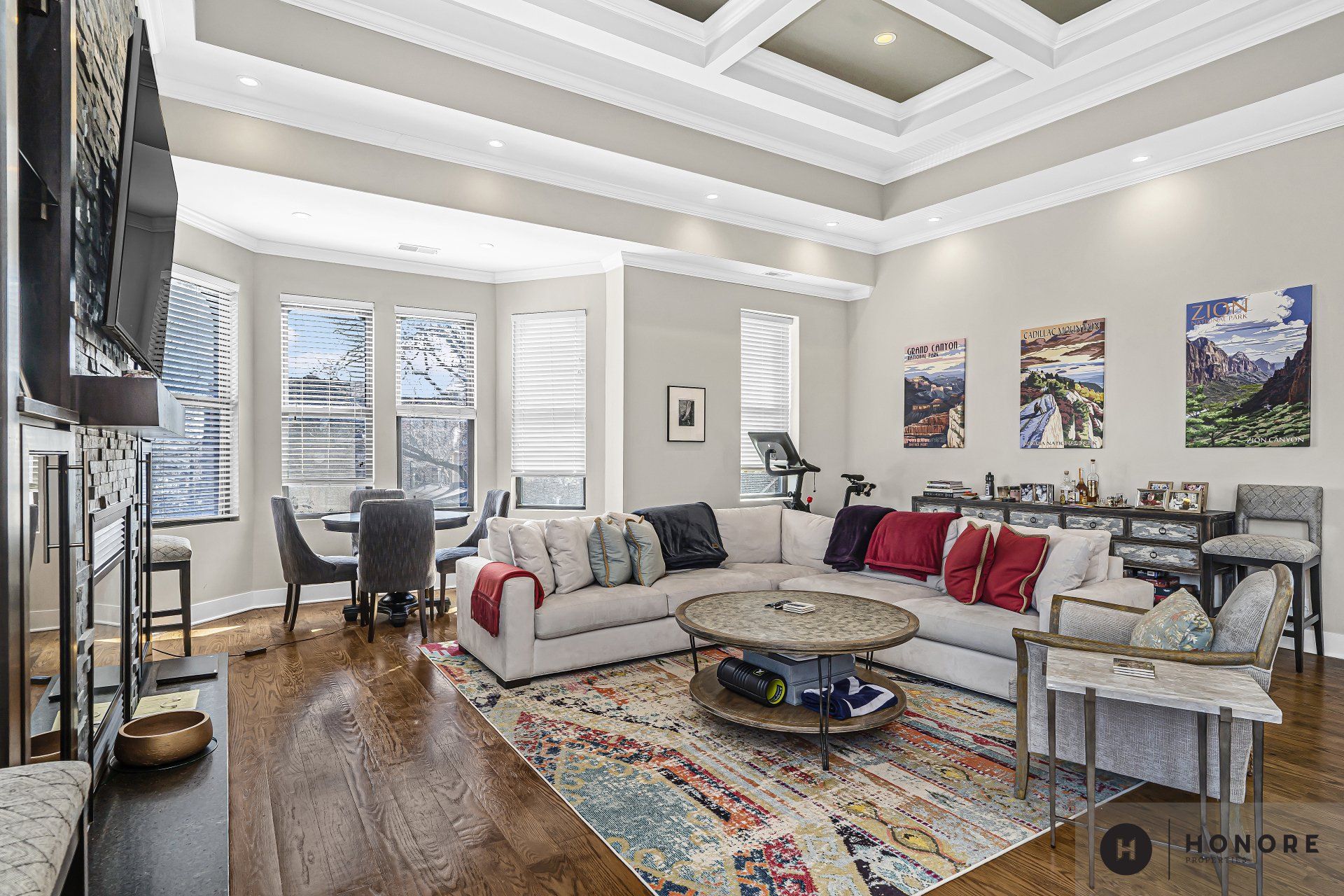 1834 W Wabansia Avenue living room