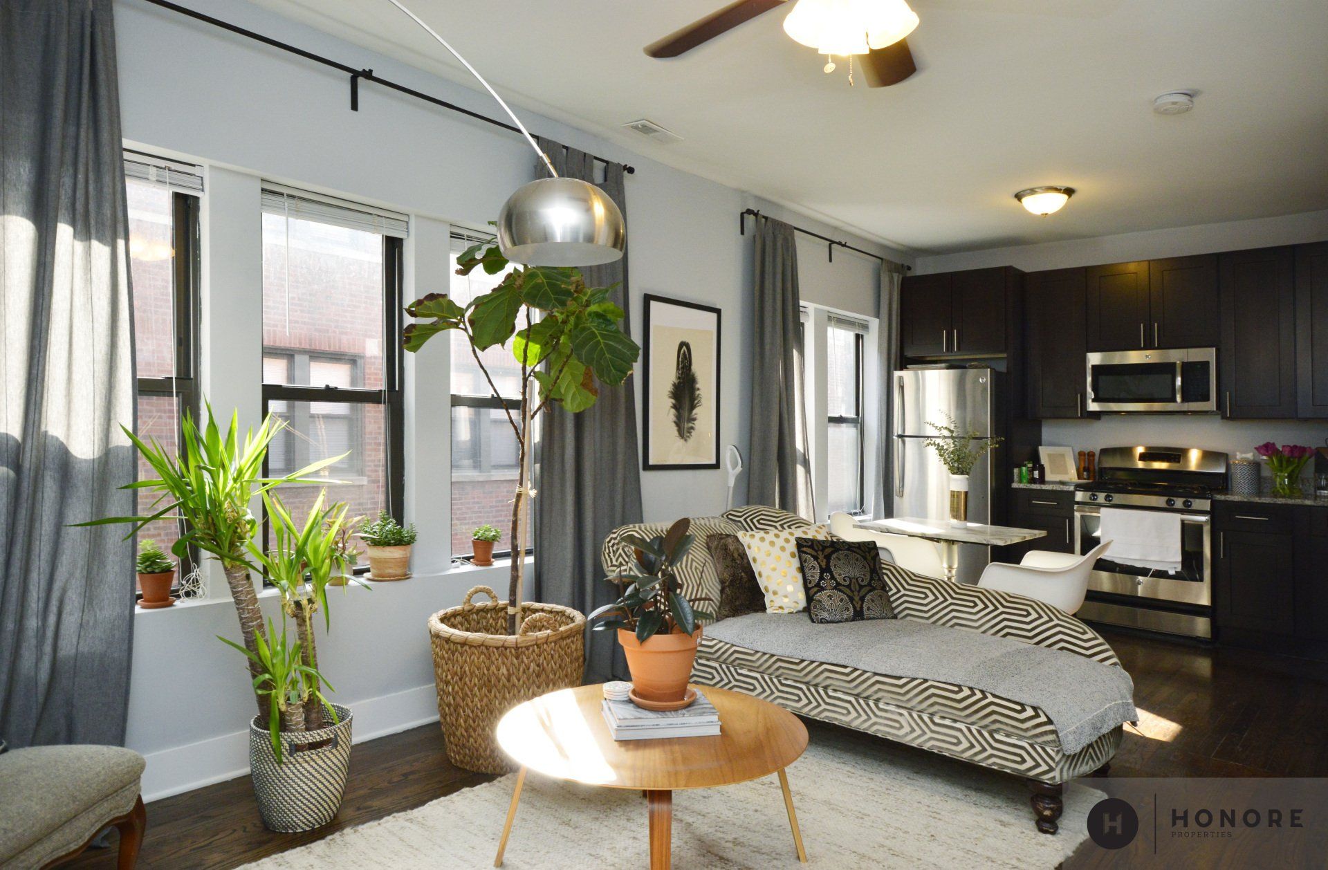 5553-59 N Magnolia living space