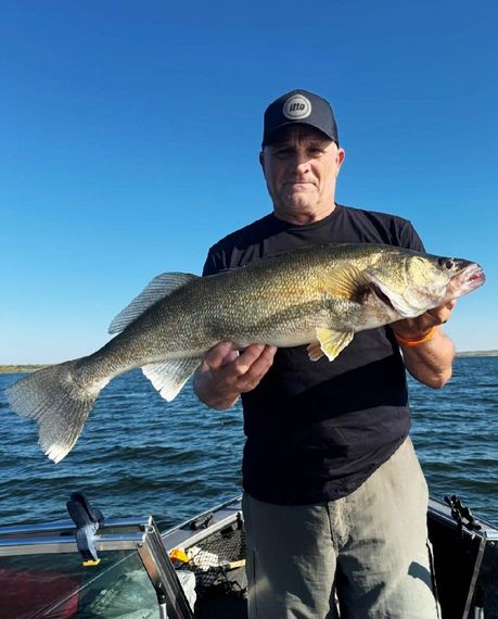 Chasen Walter's 
In Thru The Outdoors
Chasing Walleye!