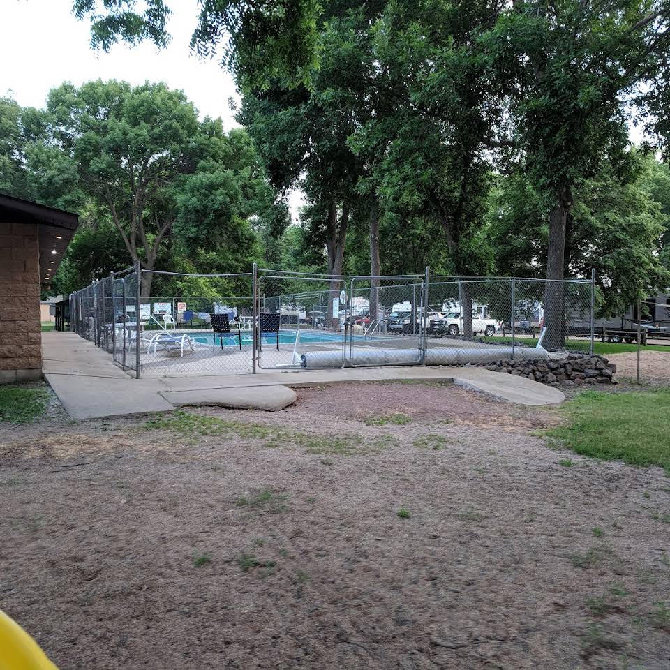 Swimming pool with fence