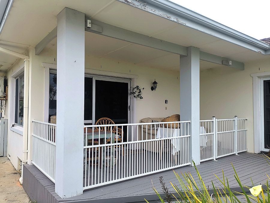 There is a Porch With a Table and Chairs on It — WeFence in Lisarow, NSW