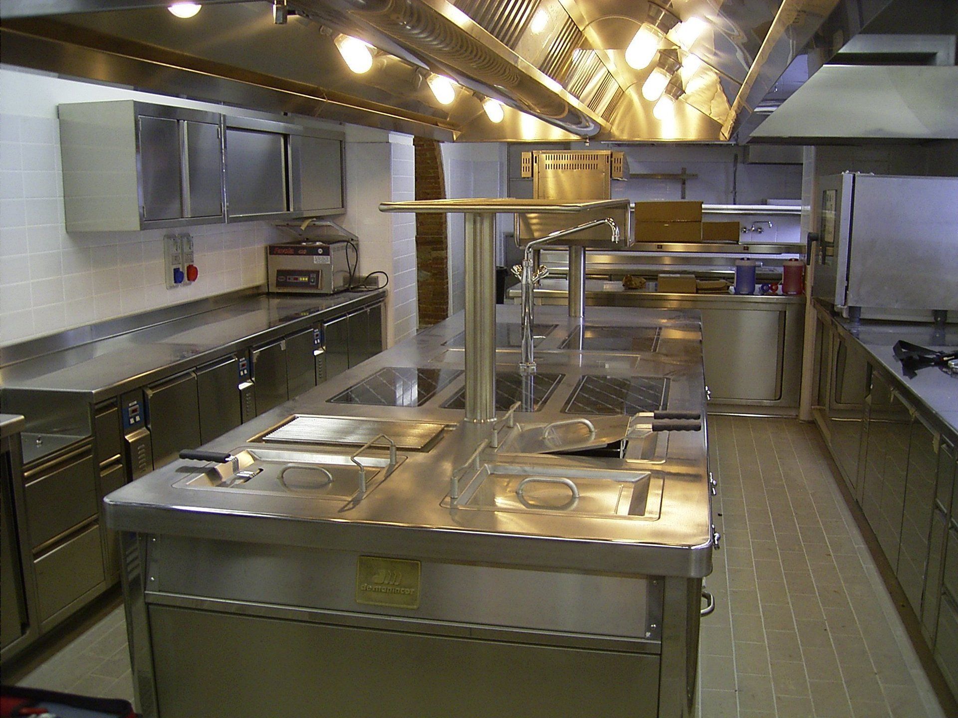 una lavastoviglie professionale