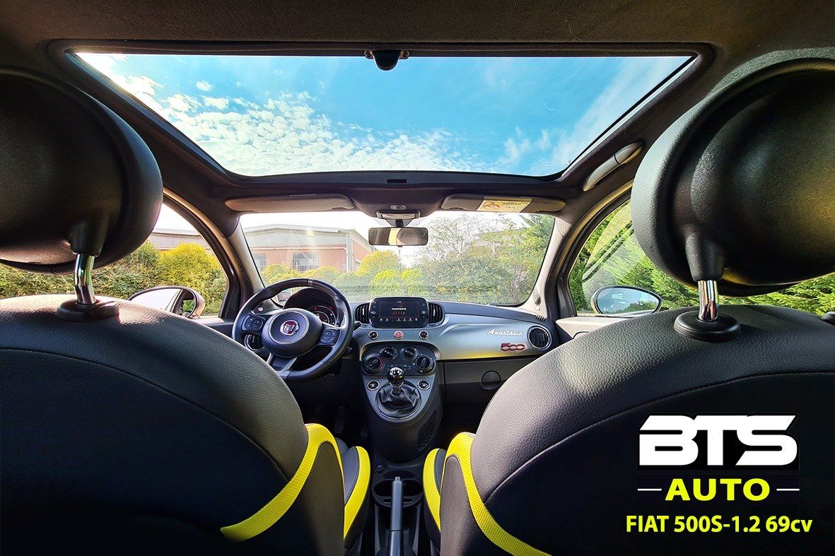 abitacolo di un'auto