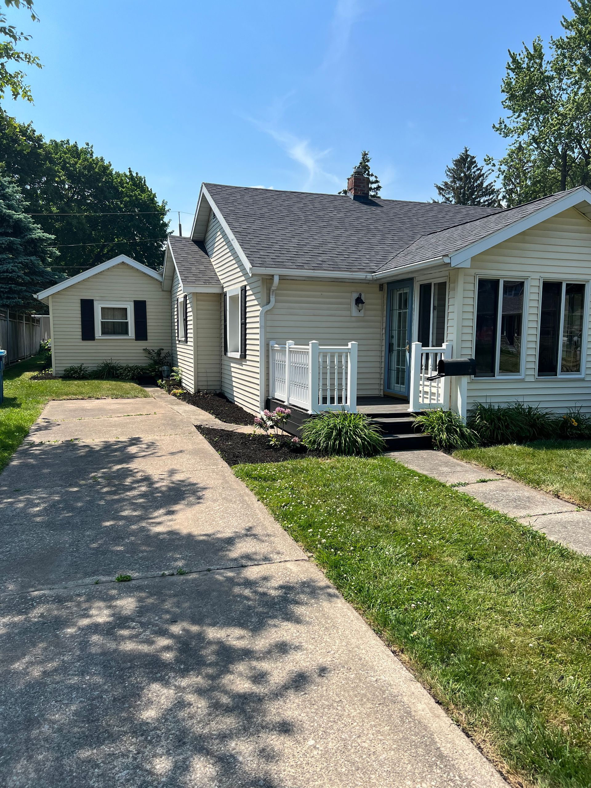 White House — Toledo, OH — Stuckeys Lawn & Landscaping LLC
