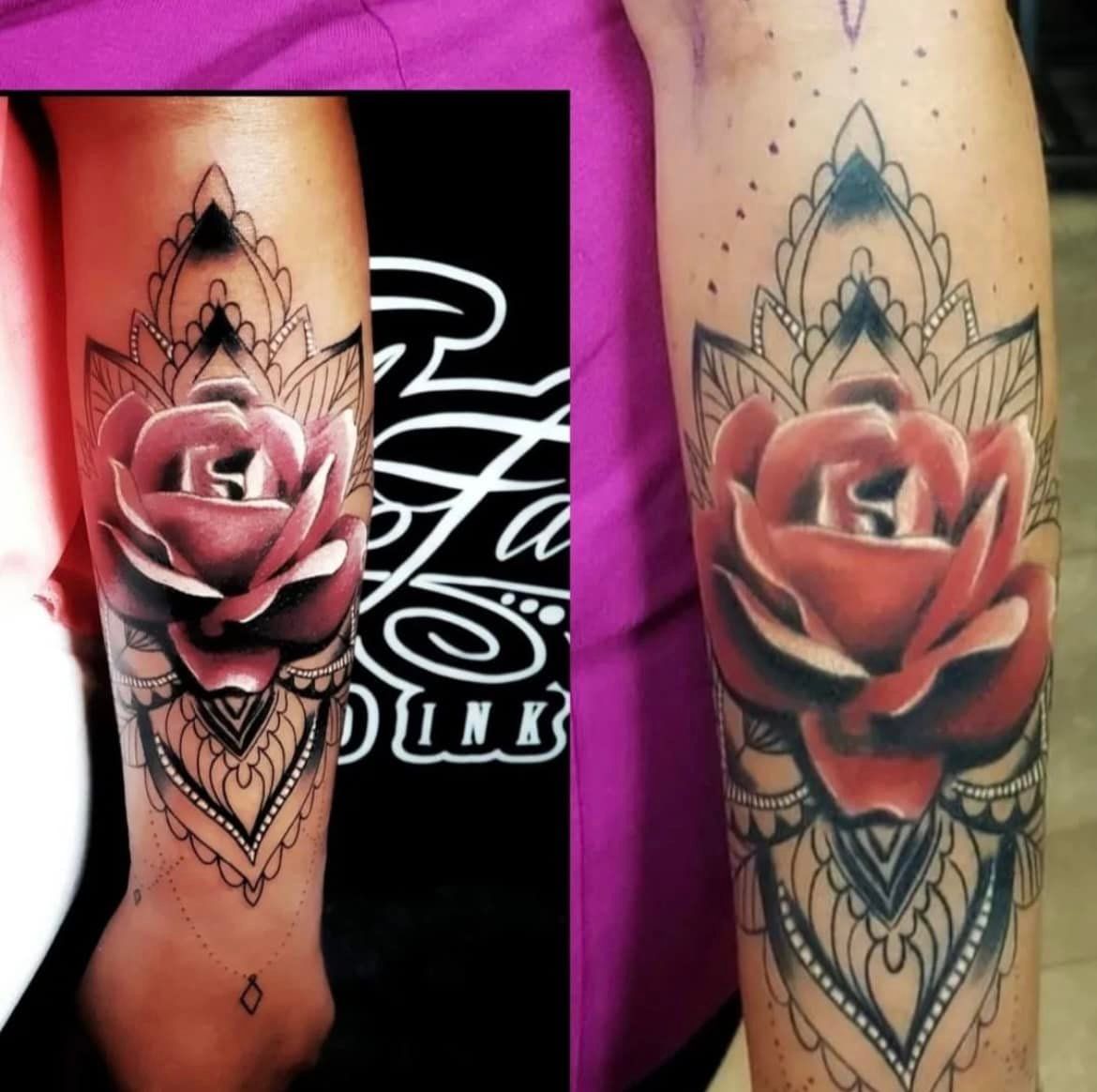 Tatoeage van een felrode roos met zwarte mandala-details op de onderarm, bekeken vanuit twee hoeken.