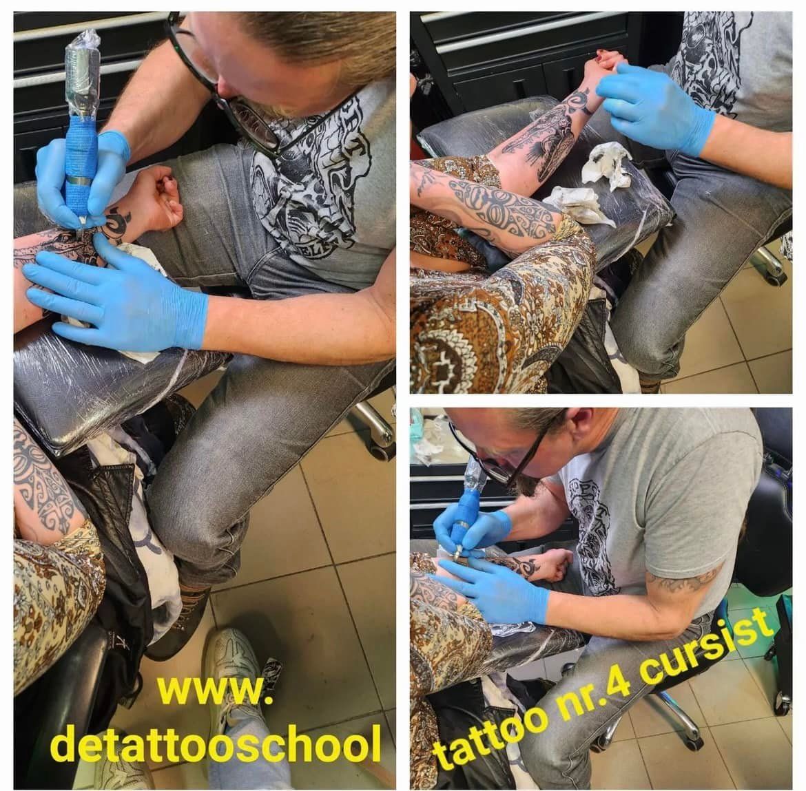 Tatoeëerder die de arm van een klant tatoeëert. Meerdere tatoeëerders met gereedschap en handschoenen aan. Website van 