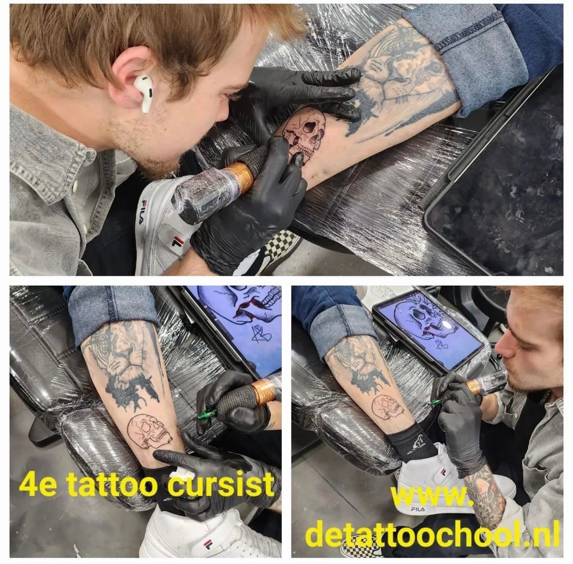 Tatoeëerder zet een tatoeage op de arm. Het proces wordt getoond in drie afbeeldingen.