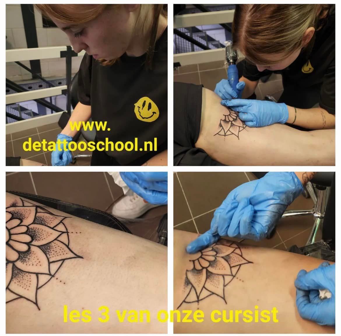 Tatoeëerder in opleiding die een ontwerp op de huid tatoeëert. Close-up van het werk en de handen van de tatoeëerder.