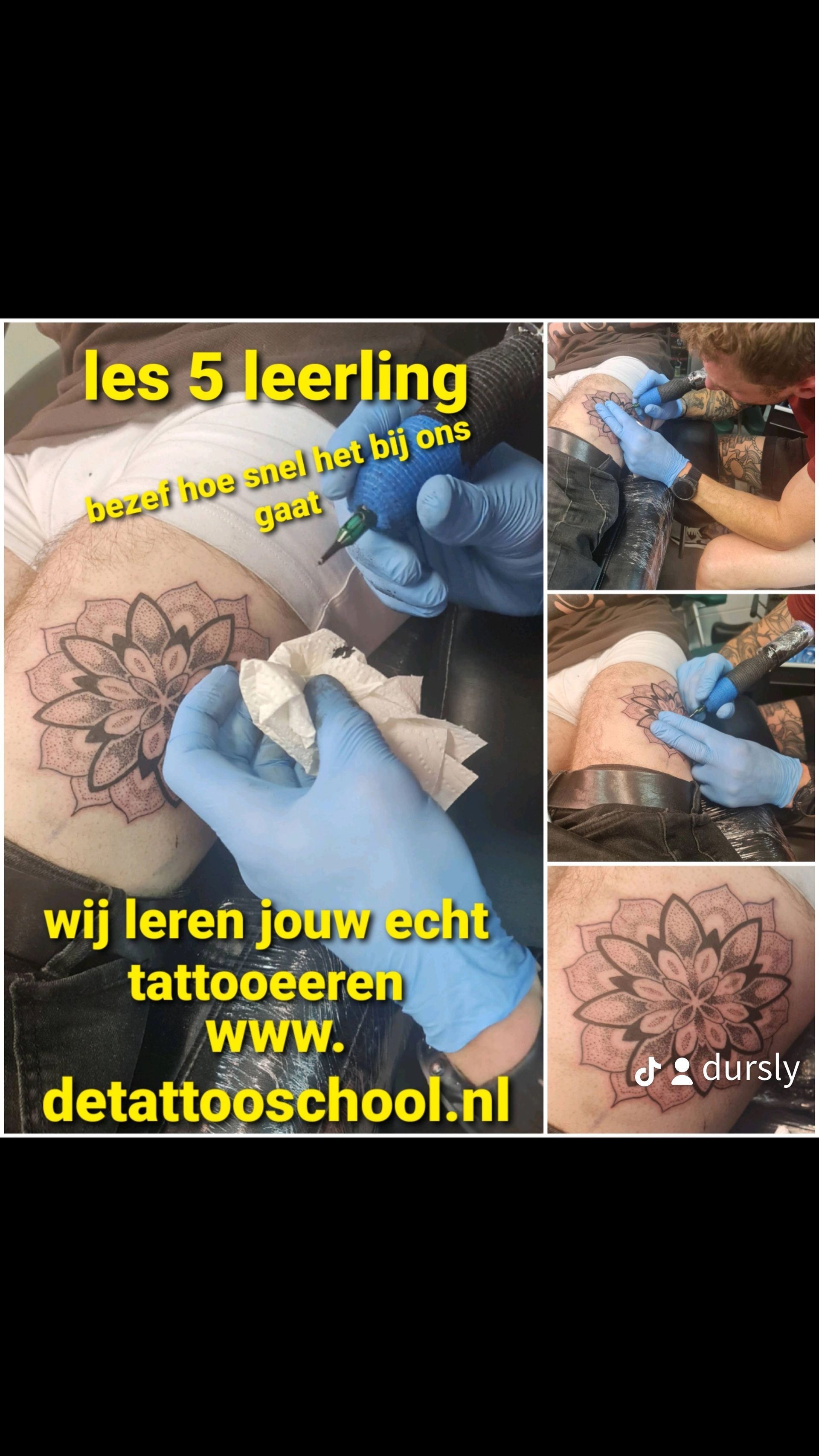 Advertentie van een tattooschool. Handen met handschoenen tatoeëren een bloemenmotief. Tekst: 