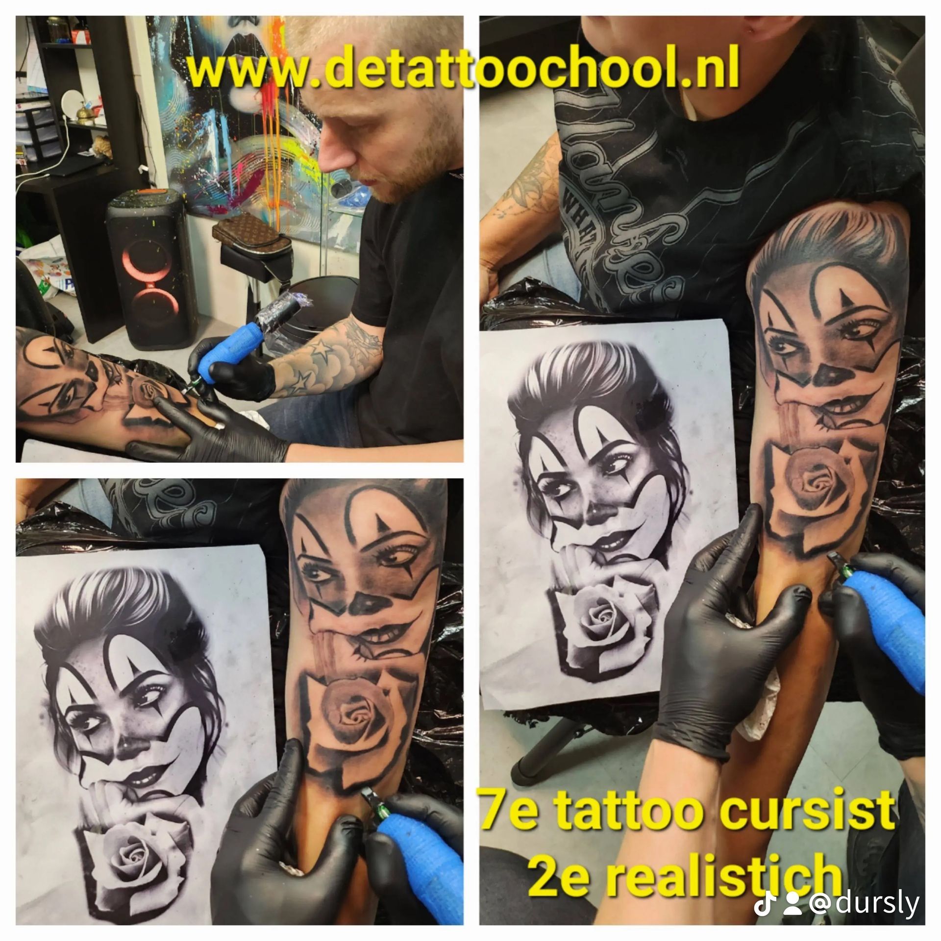 Tatoeëerder werkt aan een tatoeage met een clownsthema op zijn arm, met een tekening naast de arm.