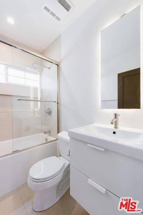 5621 San Vicente Bathroom