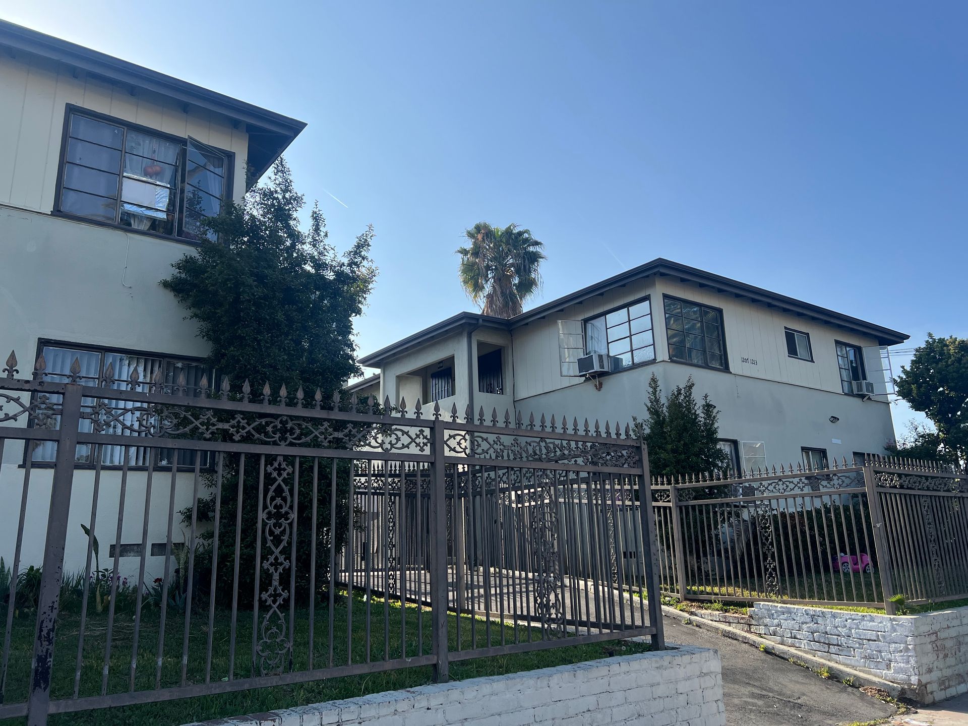 1205-1245 Menlo Ave Exterior