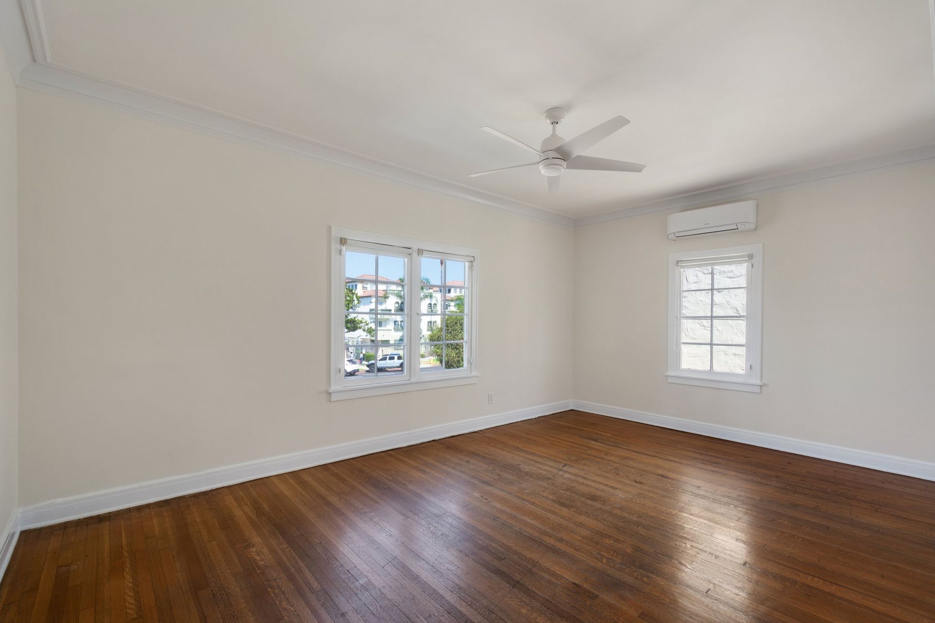 2818 Ellendale Living Room