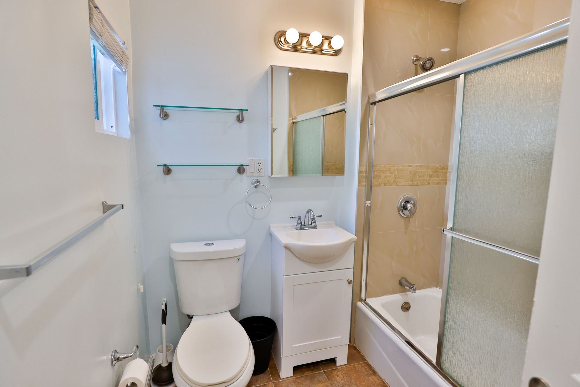 This image showing a luxurious washroom which is in whuite a light yellow colours light in it.