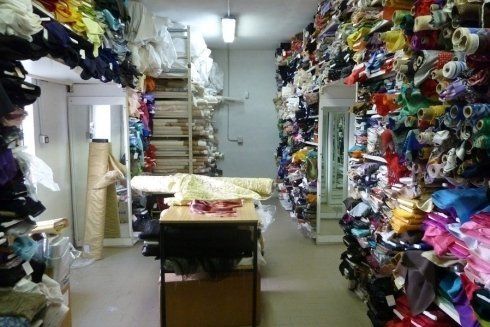 interno negozio di tessuti