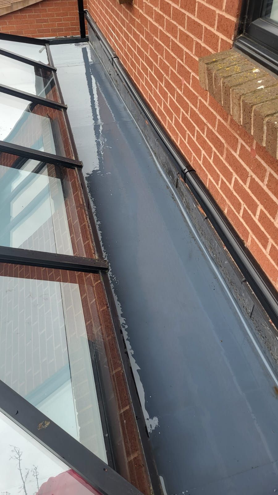clean guttering
