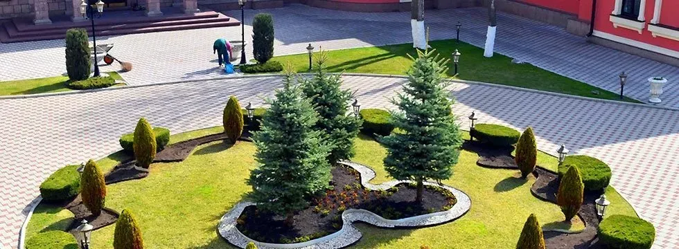 An aerial view of a circular garden with trees and bushes