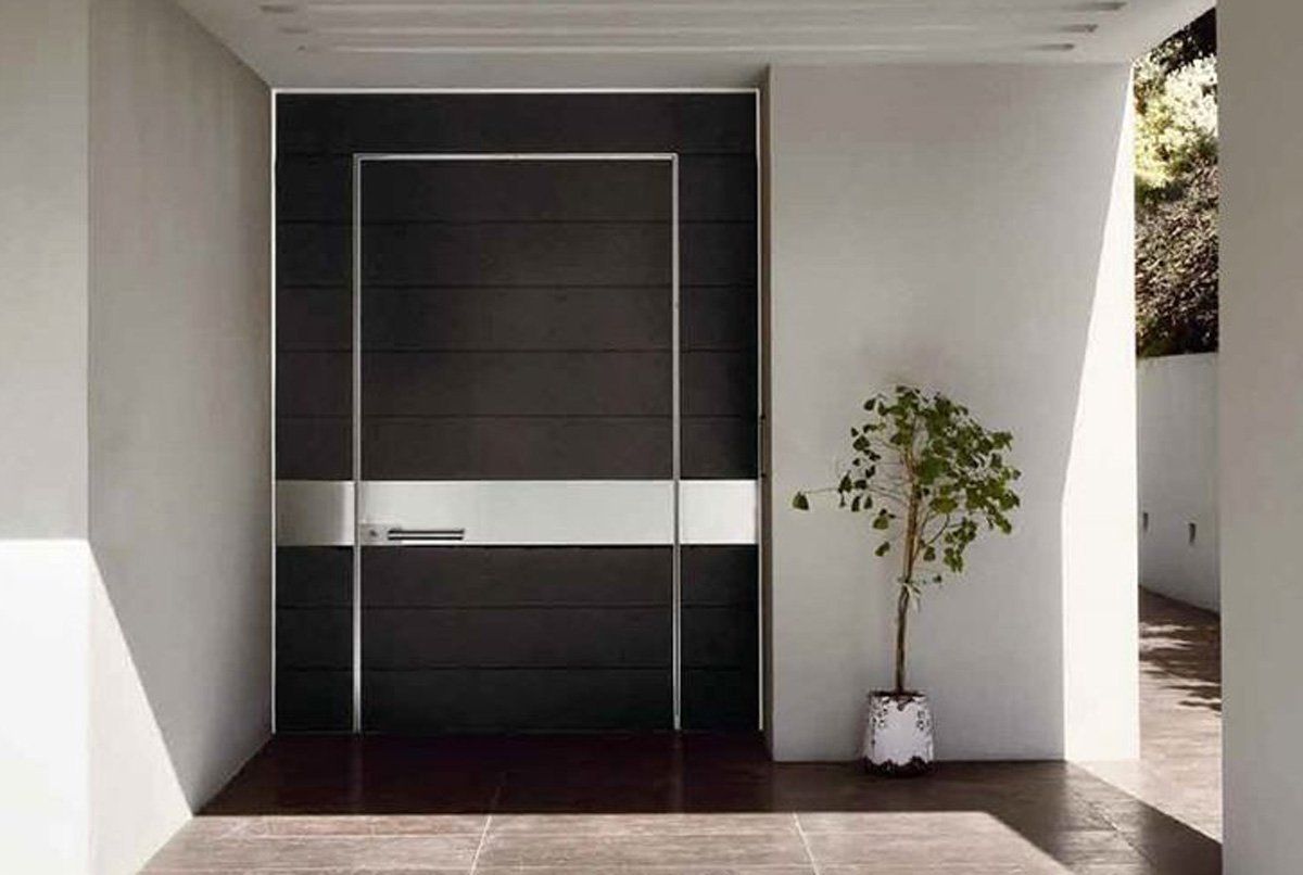 porta moderna da esterno con dettagli in alluminio