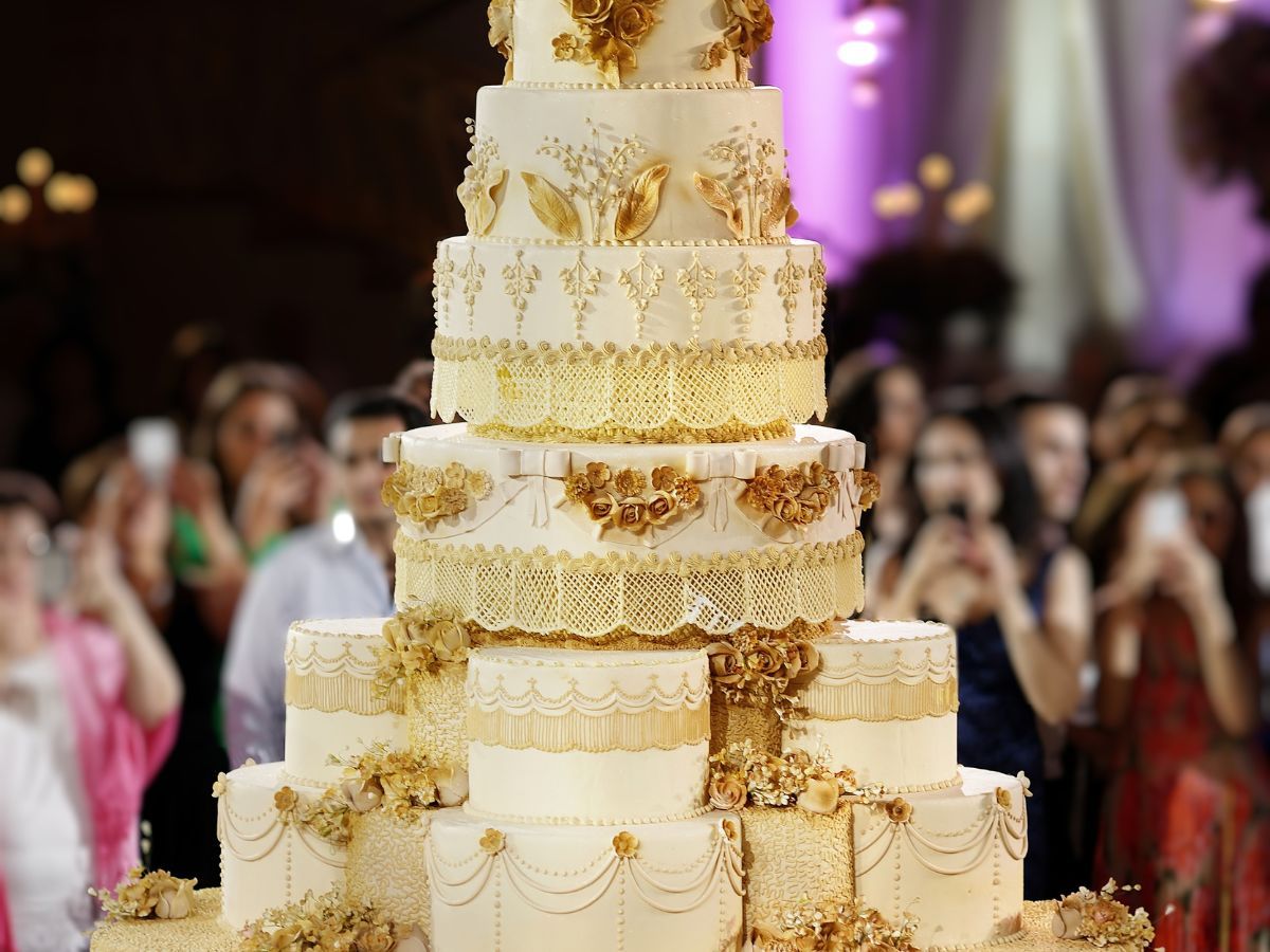 Three beautiful young women in pink dresses are posing for a picture.