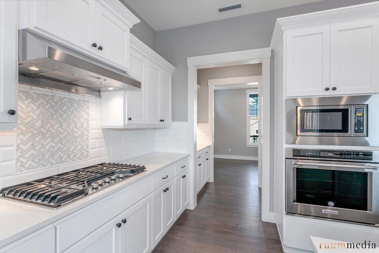 Noyes Homes | New Custom Homes | Beaverton, Oregon | Home kitchen | counter tops | kitchen island |