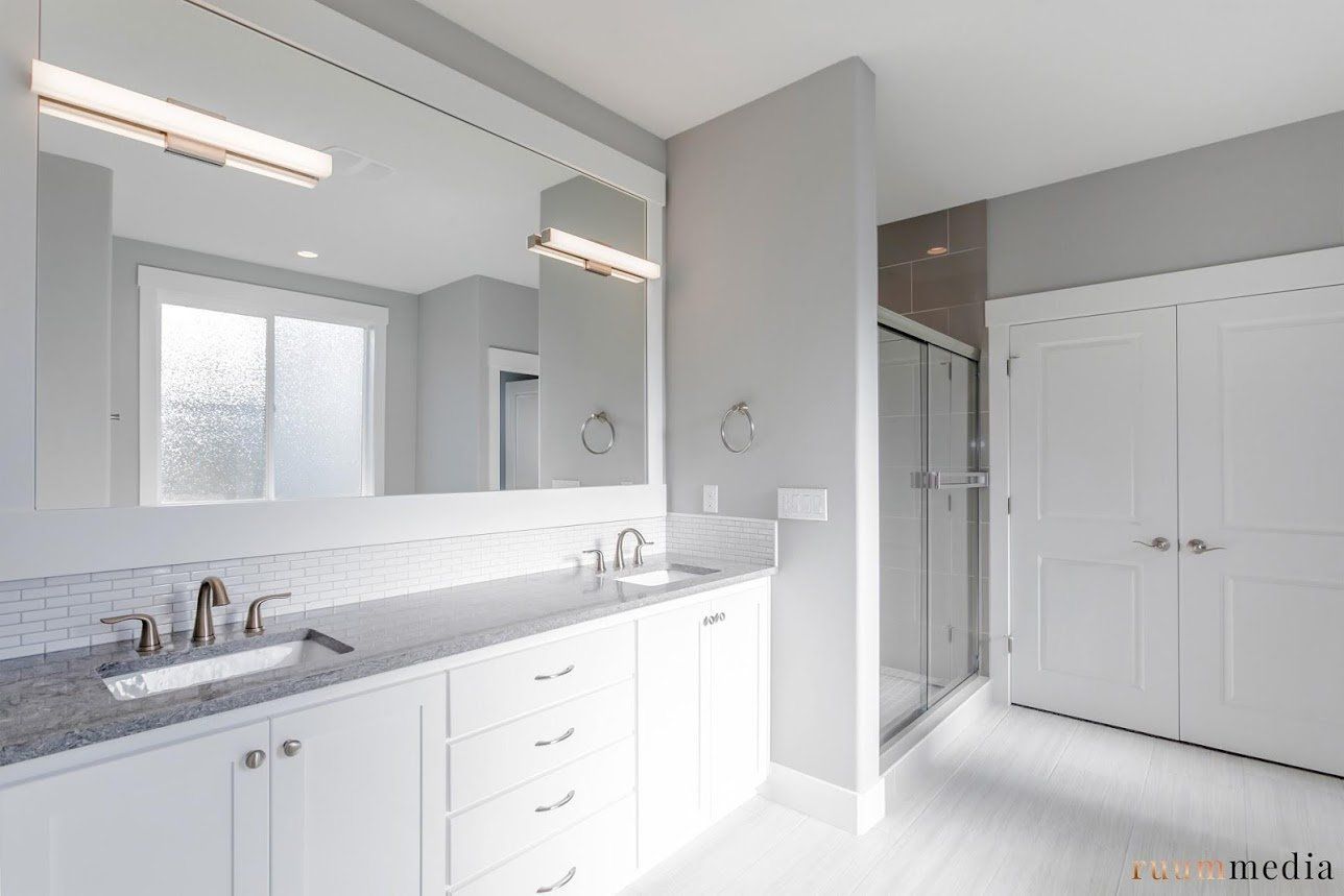 Noyes Homes | New Custom Homes | Beaverton, Oregon | Home interior | Master bathroom |