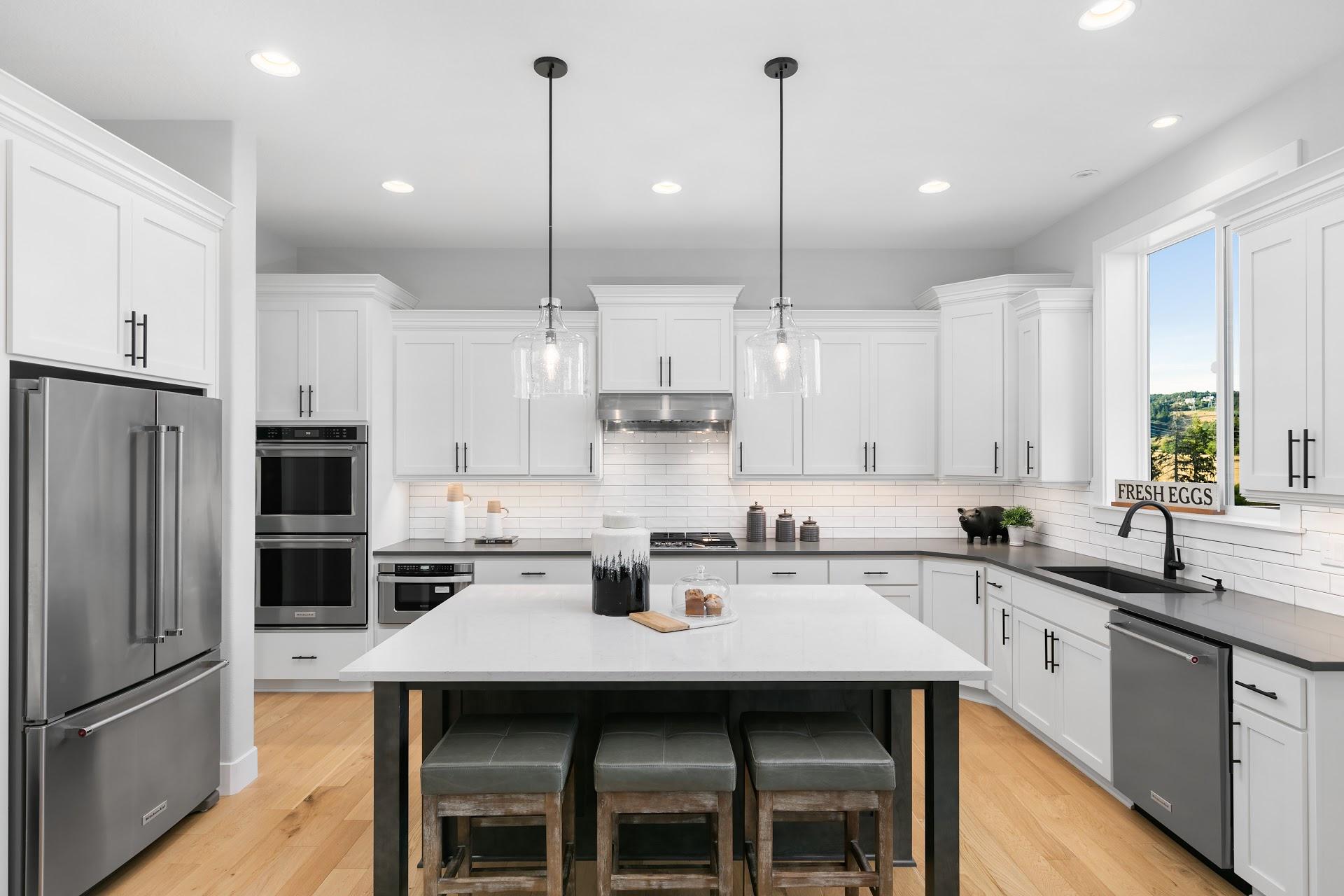 Noyes Homes | New Custom Homes | Beaverton, Oregon | Home kitchen | counter tops | kitchen island |