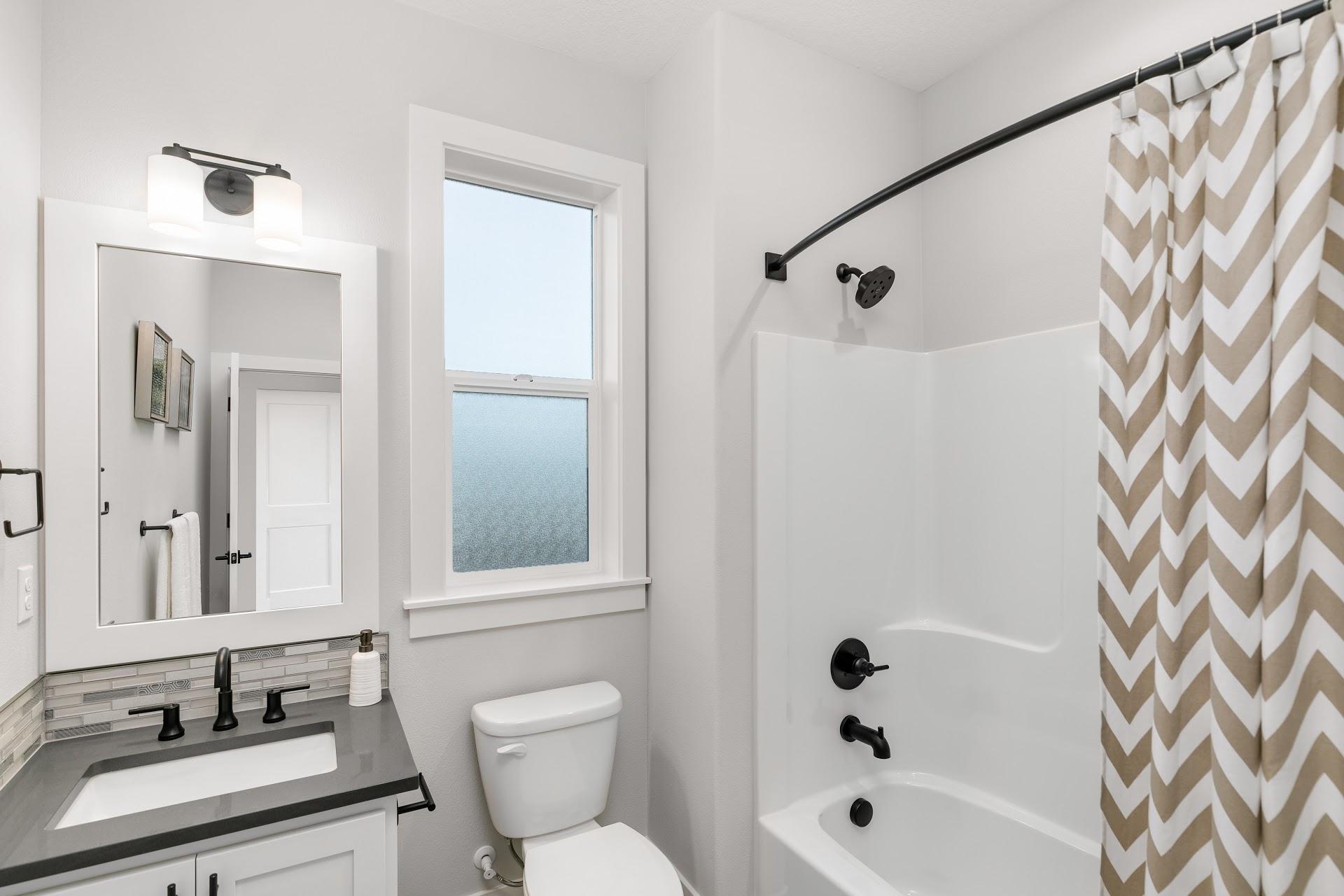 Noyes Homes | New Custom Homes | Beaverton, Oregon | Home interior | Master bathroom |