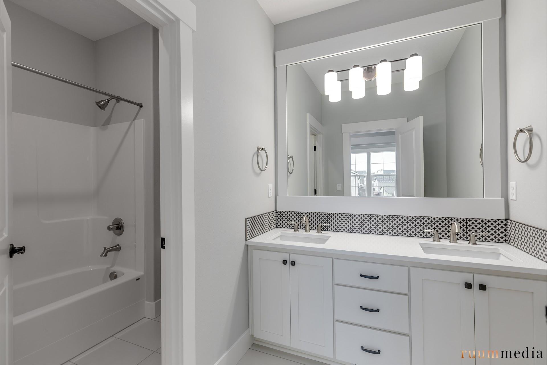 Noyes Homes | New Custom Homes | Beaverton | Oregon | Home interior | Master bathroom | sink