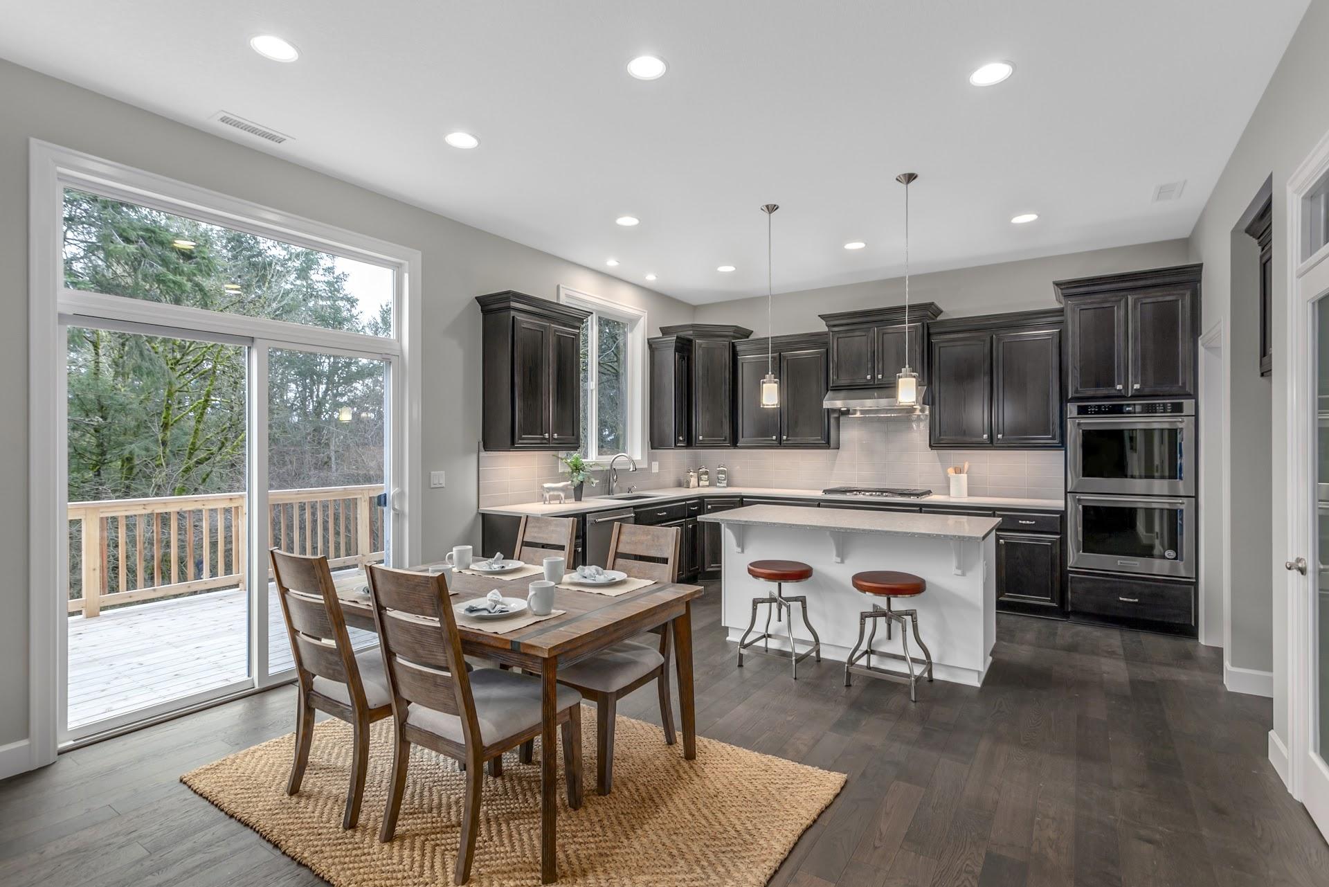 Noyes Homes | New Custom Homes | Beaverton, Oregon | Home kitchen | counter tops | kitchen island |