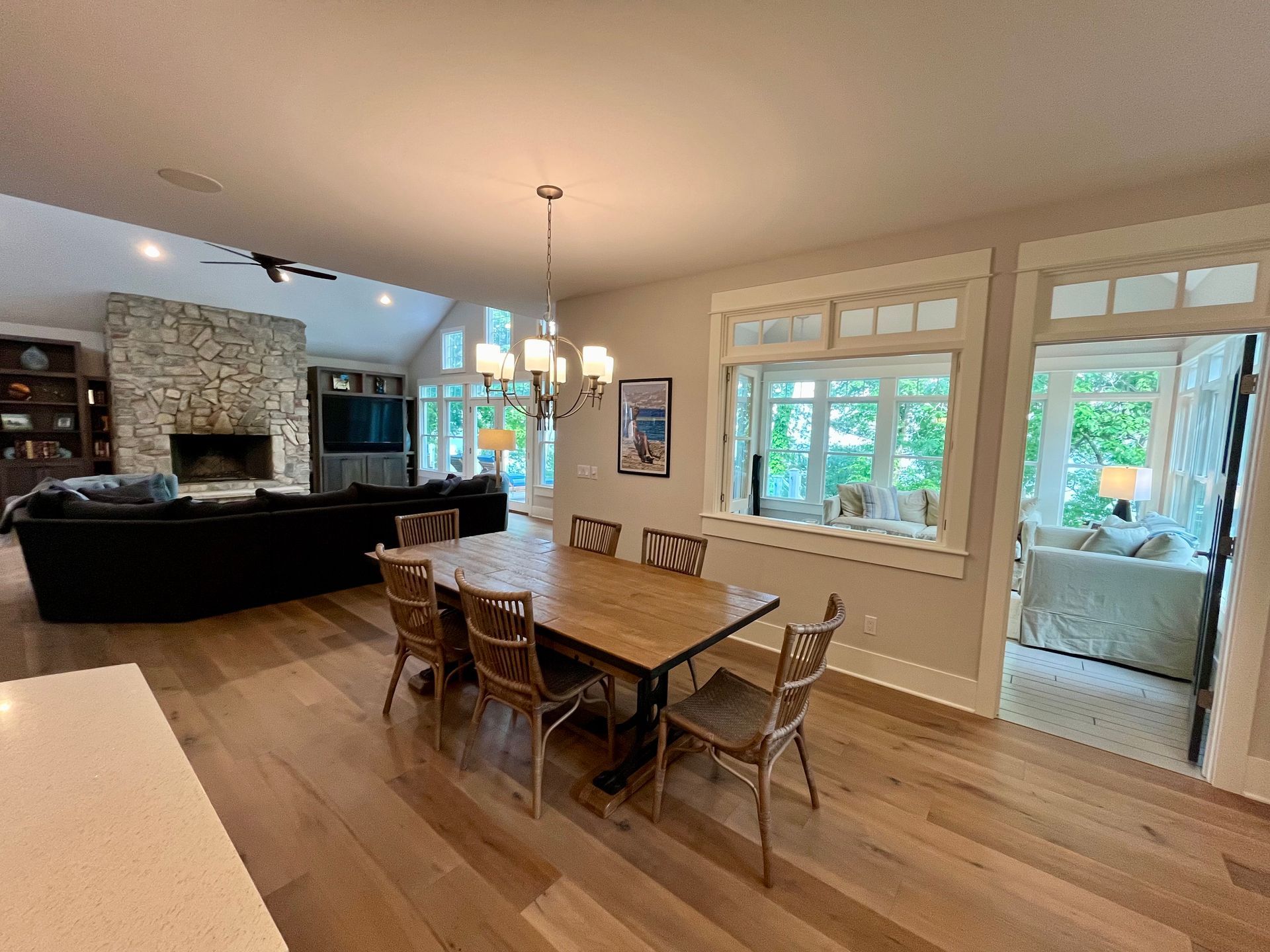 There is a dining table and chairs in the middle of the room.