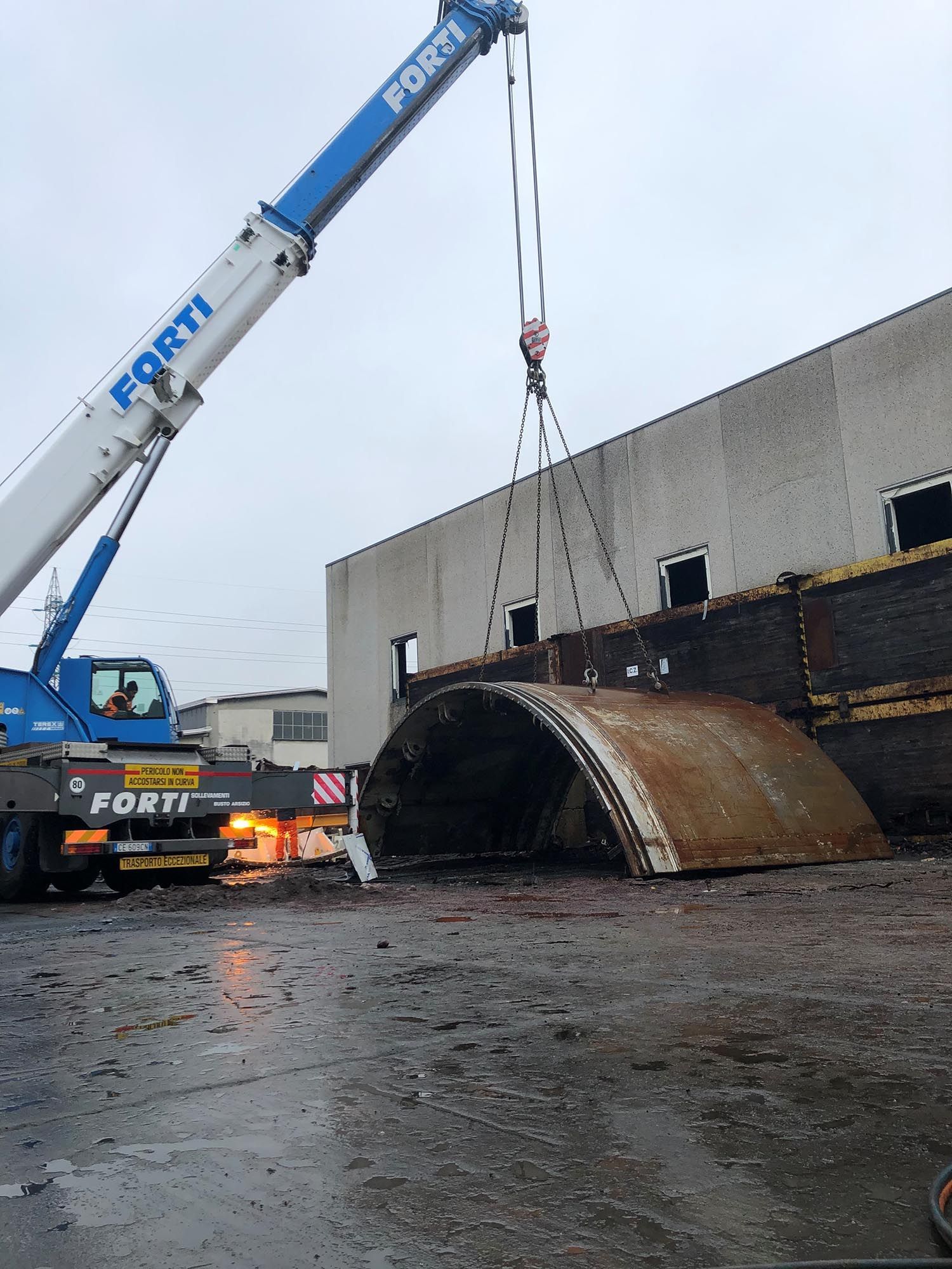 attrezzature per demolizioni e recupero di metalli a Varese