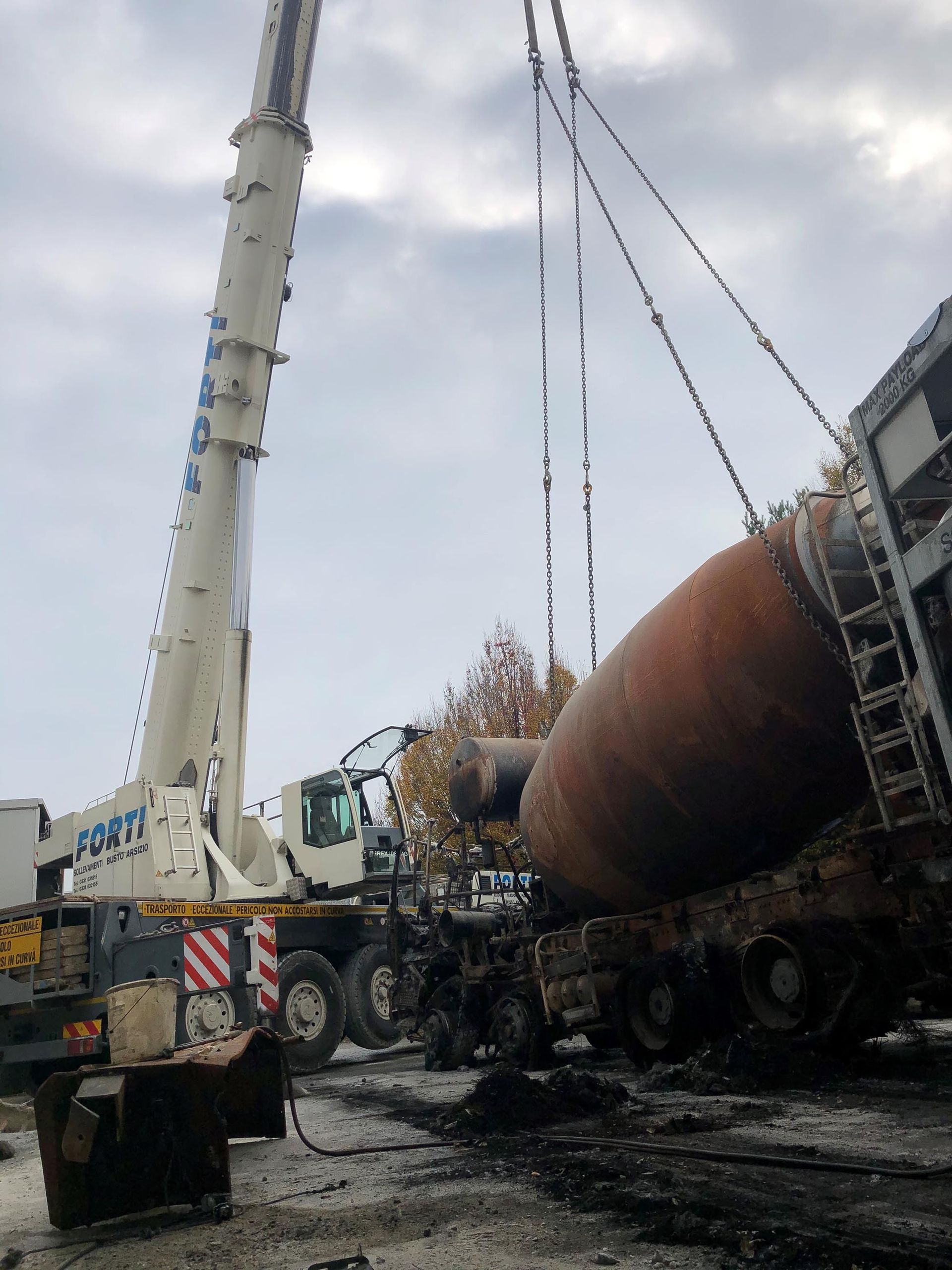 attrezzature per demolizioni e recupero di metalli a Varese