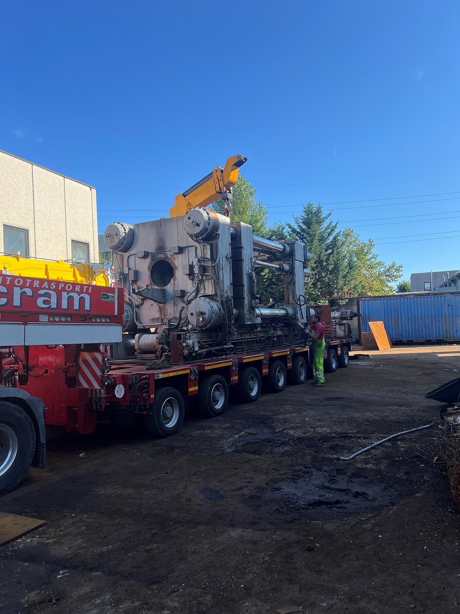 attrezzature per demolizioni e recupero di metalli a Varese