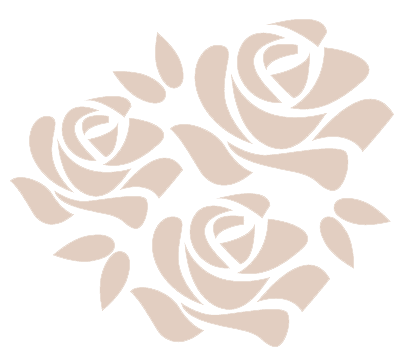 Tre illustrazioni di rose beige con foglie su sfondo bianco.
