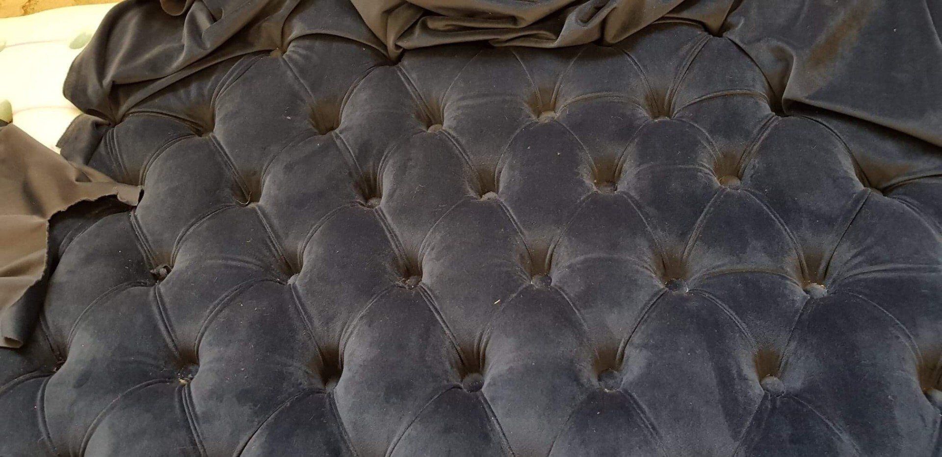 upholsterer Geoff's Upholstery Services