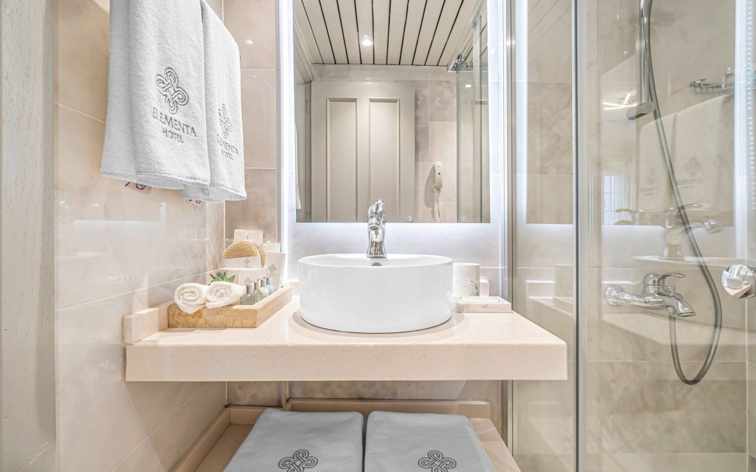 Elementa Boutique Hotel, Deluxe Bathroom