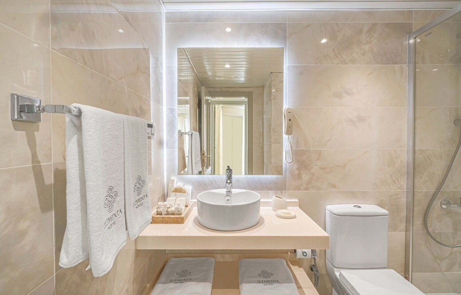 Elementa Boutique Hotel, Suite Bathroom