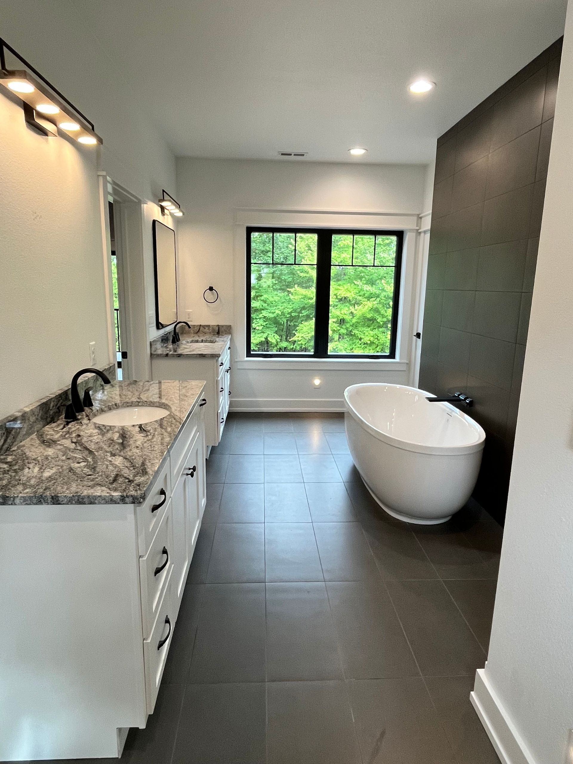 A bathroom with two sinks and a bathtub