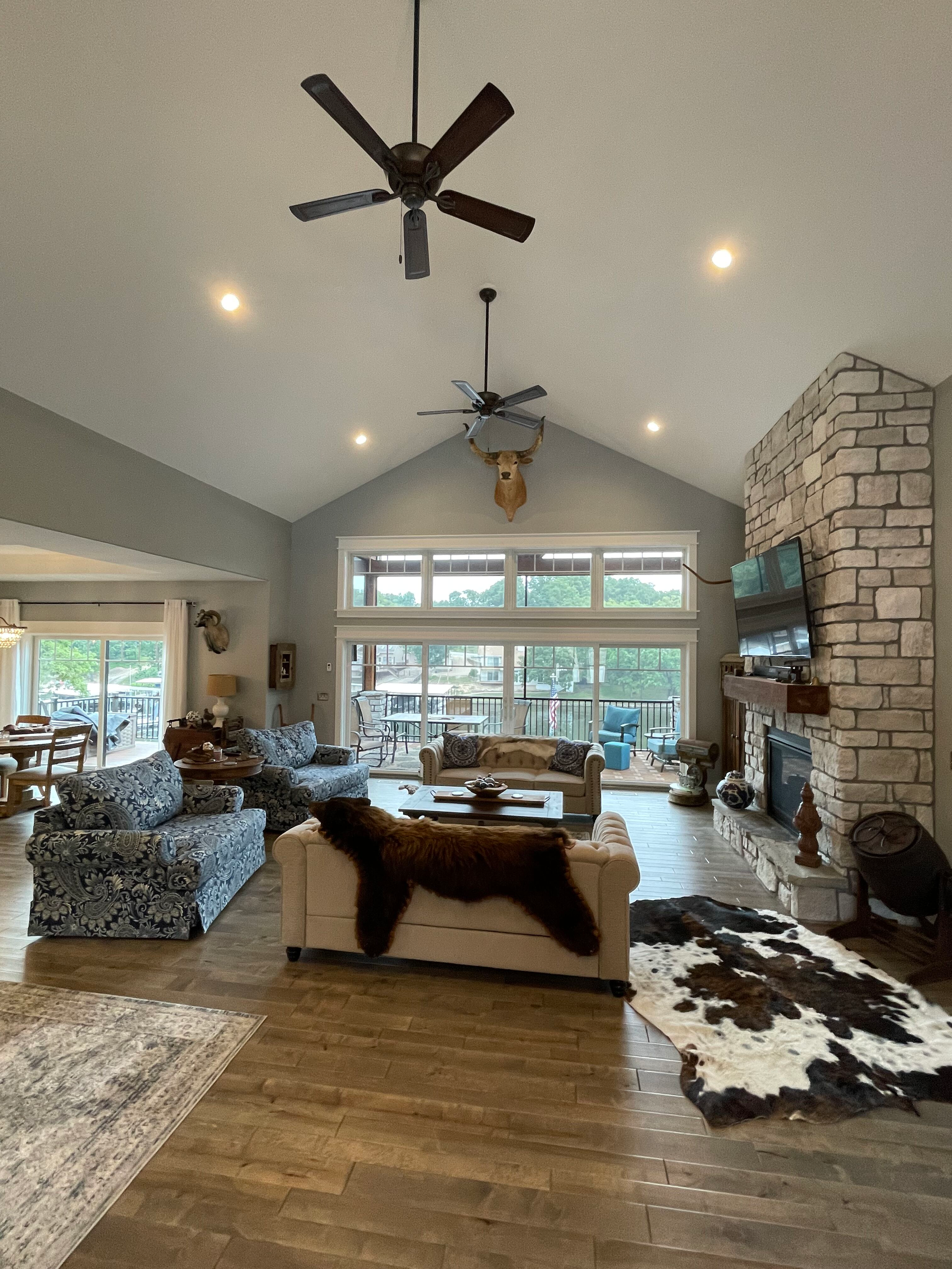 A living room filled with furniture and a ceiling fan