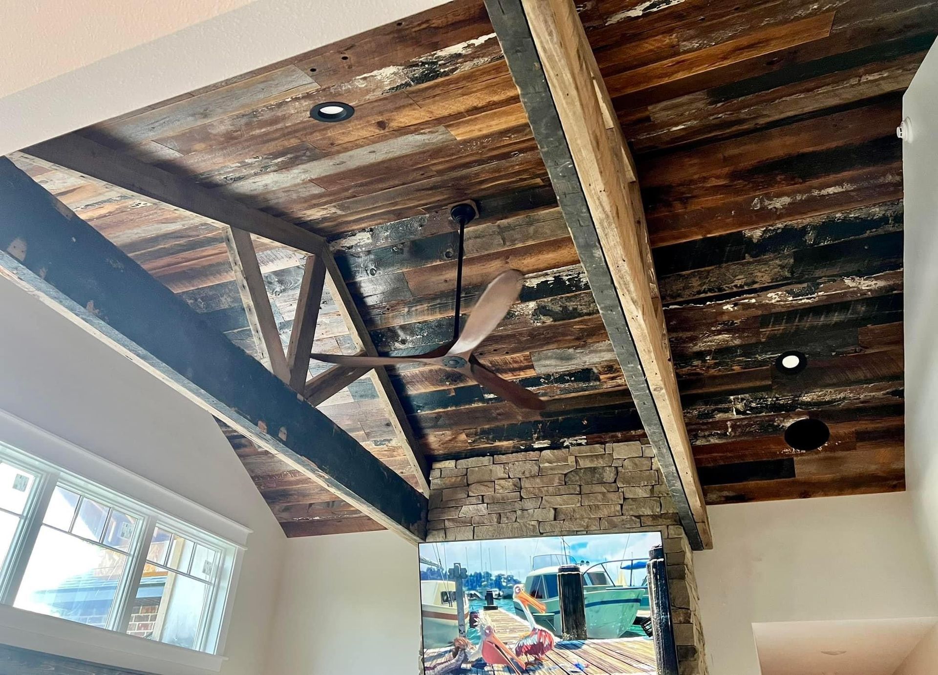 A ceiling fan is hanging from the ceiling of a room.