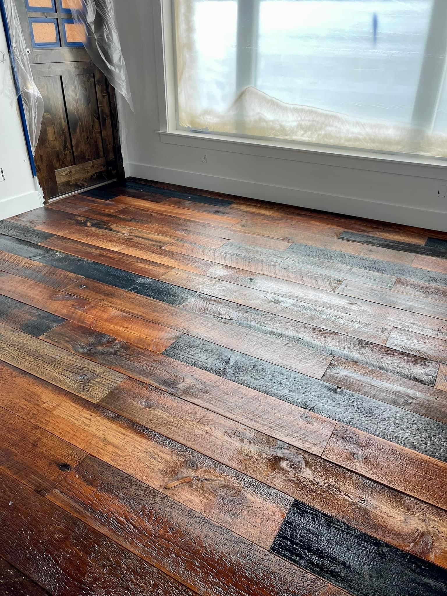A room with a wooden floor and a window.