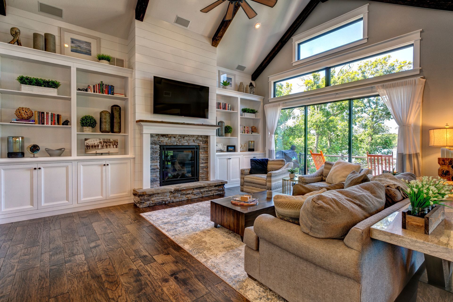 A living room filled with furniture and a fireplace.