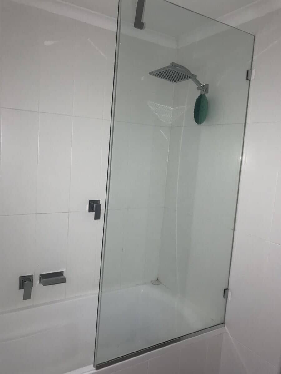 Glass shower screen fitted on the bath by Cessnock Glass