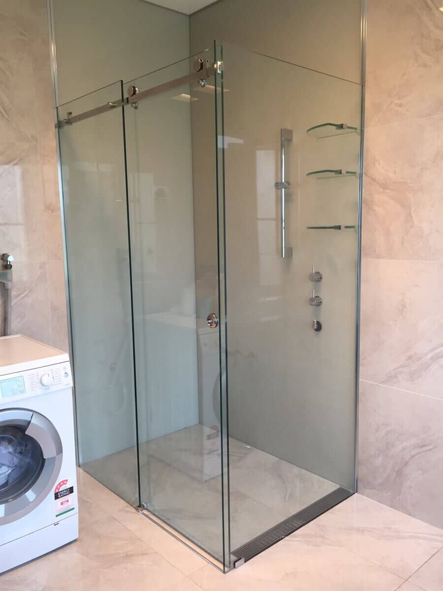 Sliding glass shower screen for small bathroom design