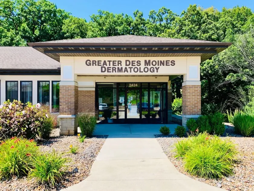 A building with a sign that says greater des moines dermatology