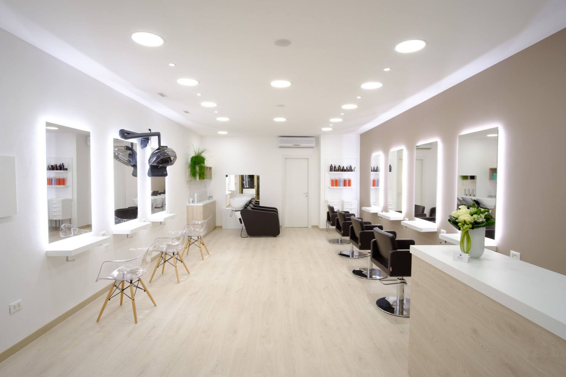 parruccheria con tetto in cartongesso e fari led