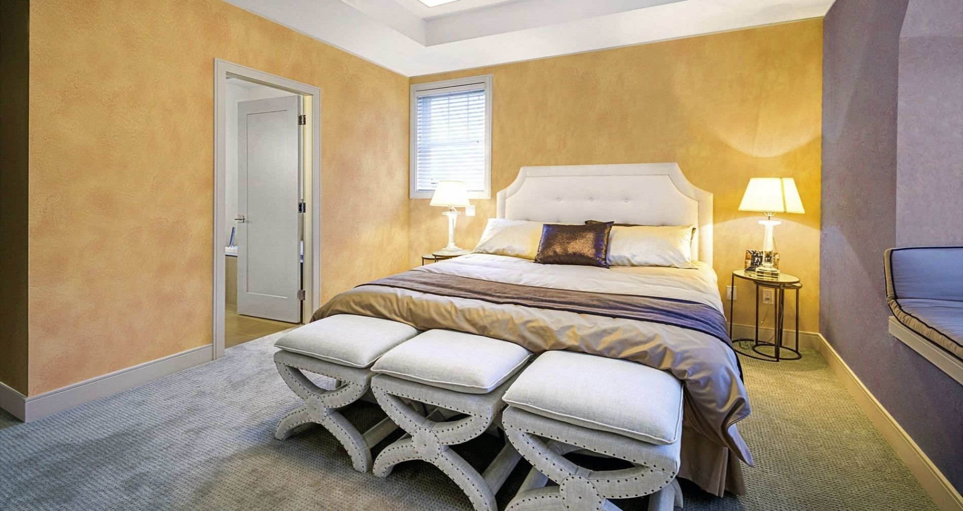 parete gialla camera da letto